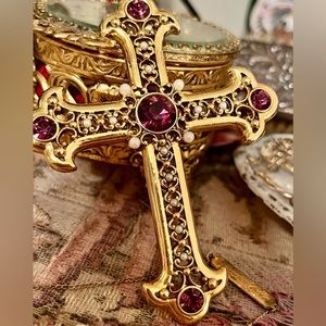 MMA Museum Replica Gold Amethyst Pearls Cross Pendant Necklace